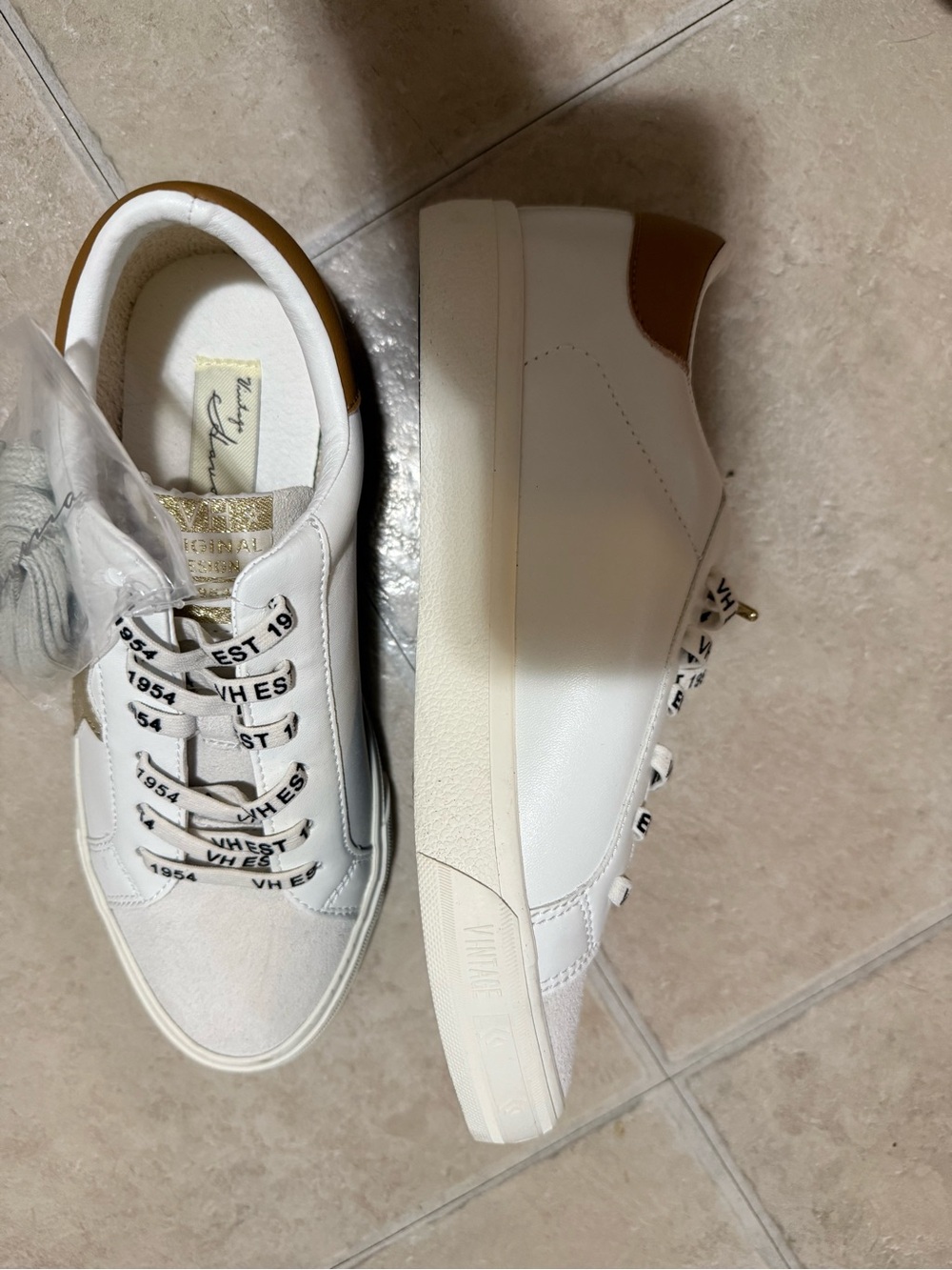 Brand new vintage Havana White Low-Top Women’s Sneakers with Gold Accent